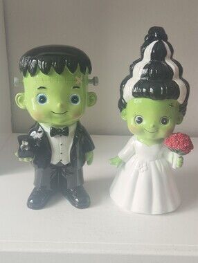 Green Frankenstein Bride & Groom Resin Figurines Holding Wedding Ring And Roses